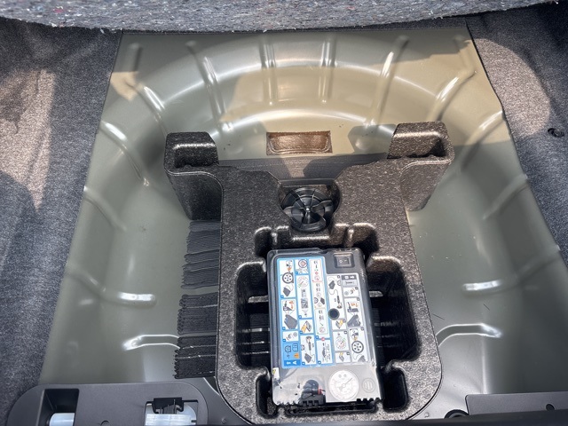 Vehicle image 26 of 28