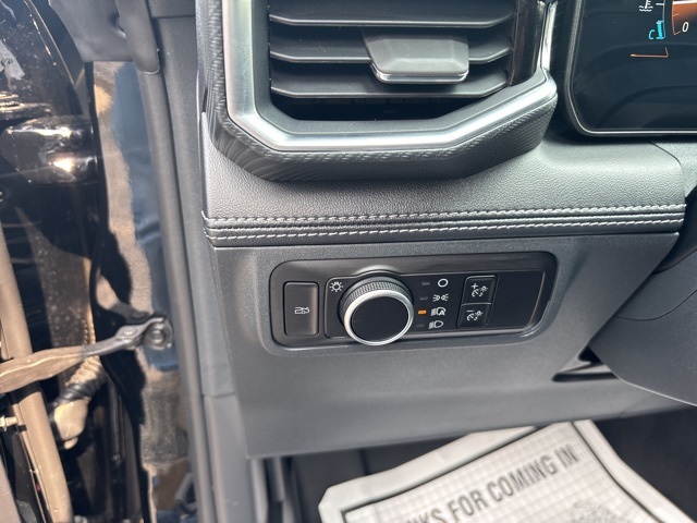 Vehicle image 23 of 28