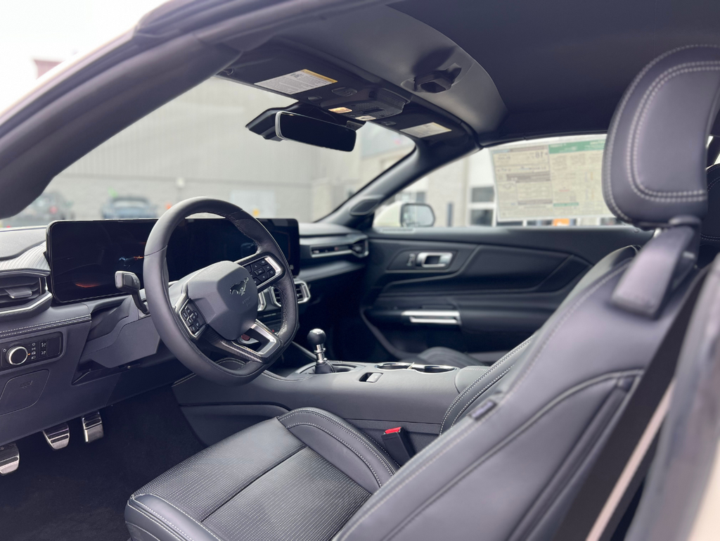 Vehicle image 17 of 26