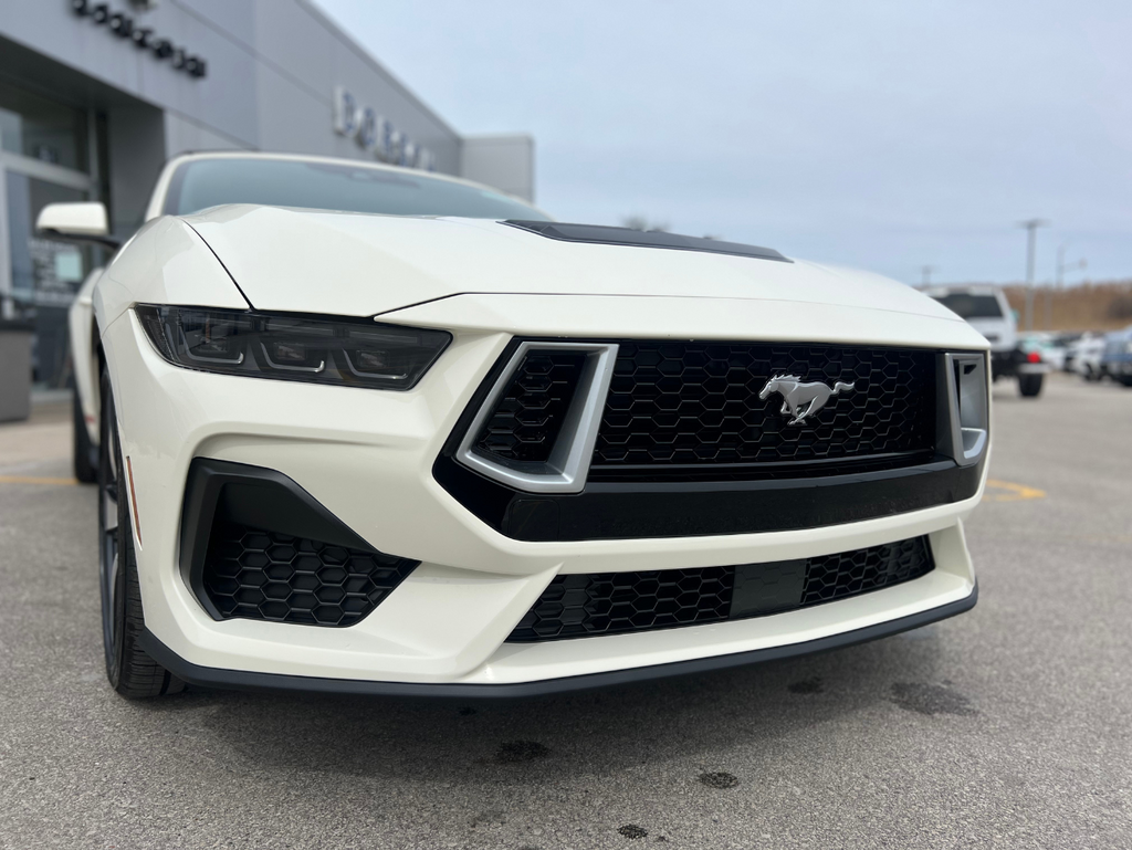 Vehicle image 23 of 26