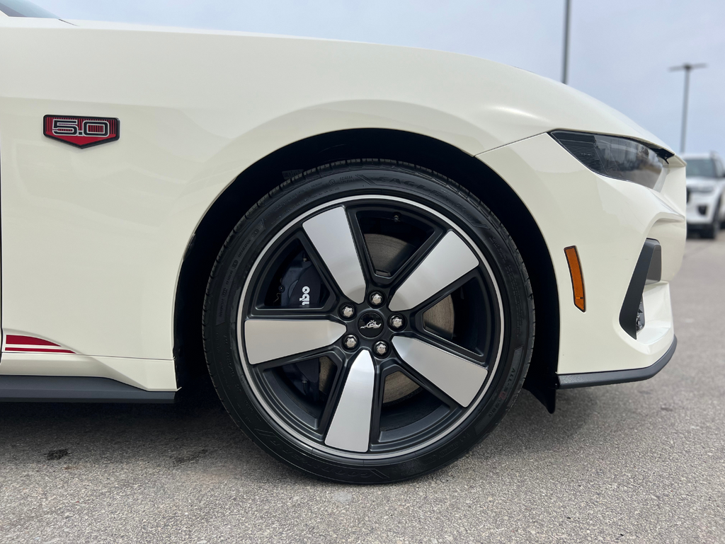 Vehicle image 11 of 26
