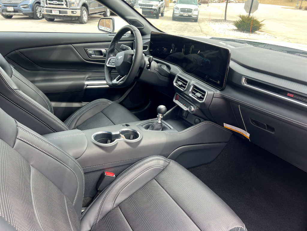 Vehicle image 19 of 26