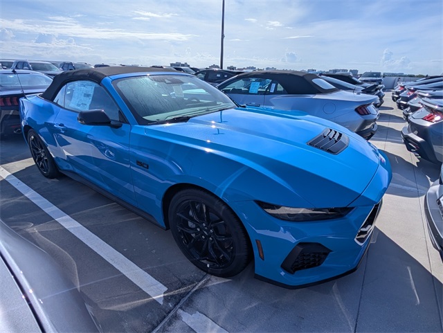 2025 Ford Mustang GT Premium Image 2 of 12