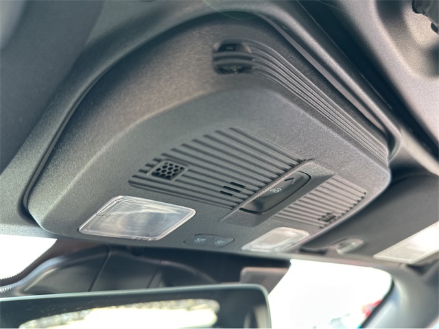 Vehicle image 36 of 40