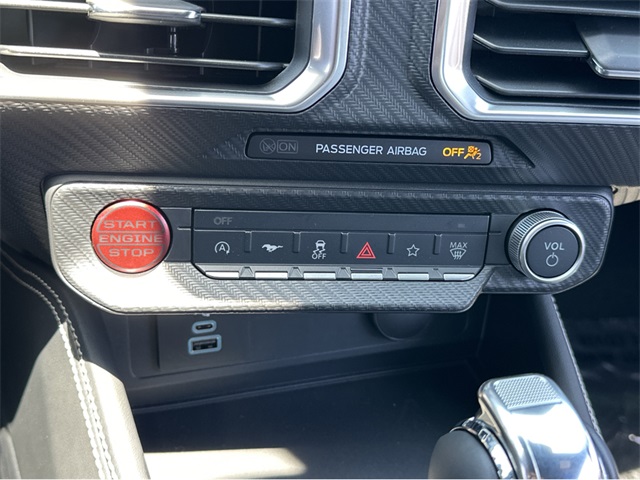 Vehicle image 38 of 40