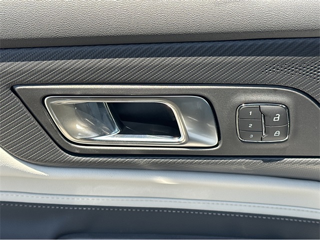 Vehicle image 28 of 40
