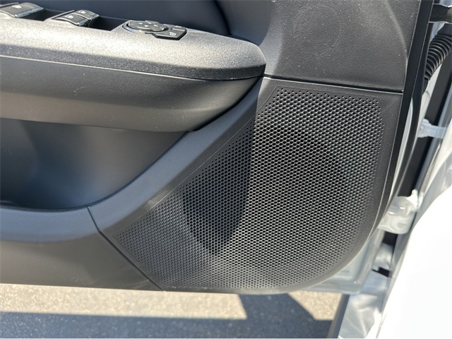Vehicle image 26 of 40