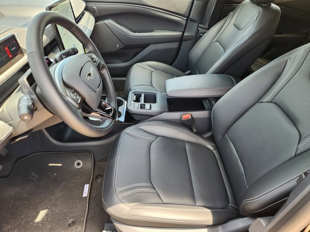 Vehicle image 8 of 22