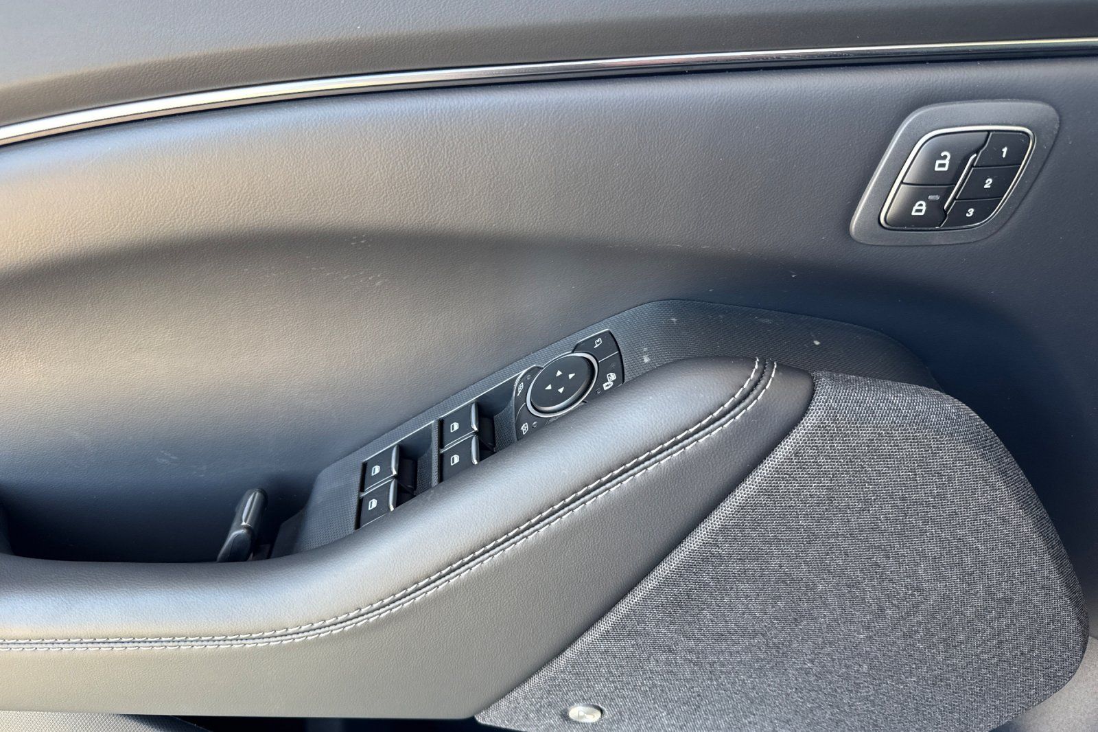 2025 Ford Mustang Mach-E Premium Image 23 of 28