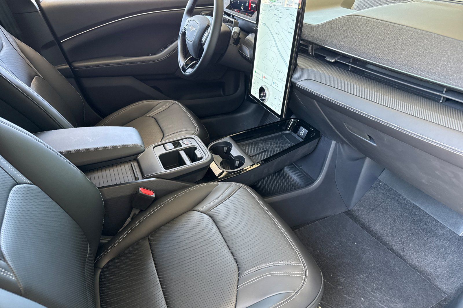 2025 Ford Mustang Mach-E Premium Image 14 of 28