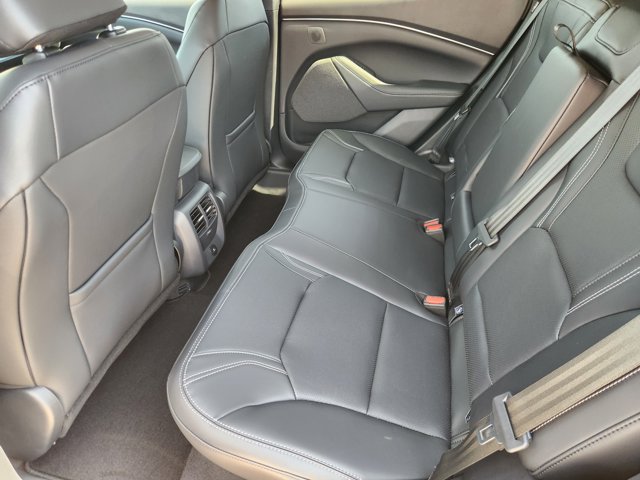 Vehicle image 14 of 22