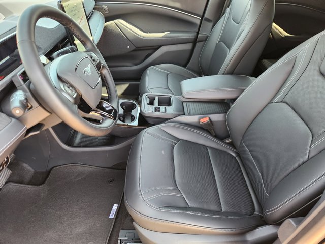 Vehicle image 17 of 22