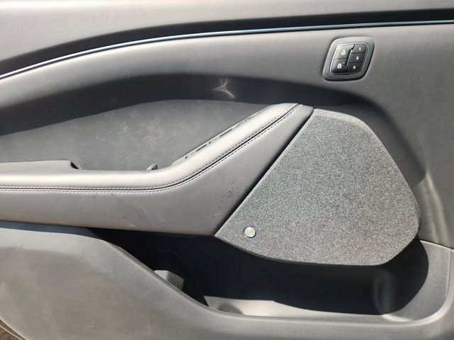 Vehicle image 8 of 22