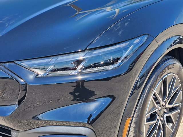 Vehicle image 11 of 22