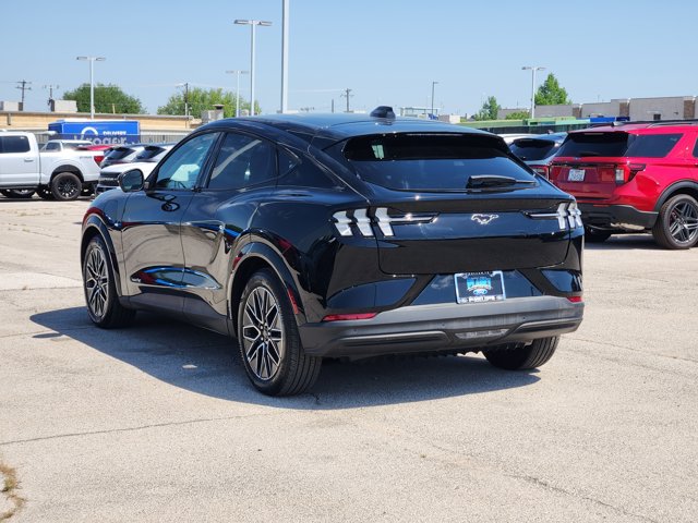Vehicle image 4 of 22