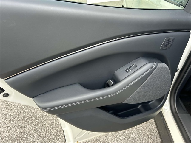 2025 Ford Mustang Mach-E Premium Image 18 of 35