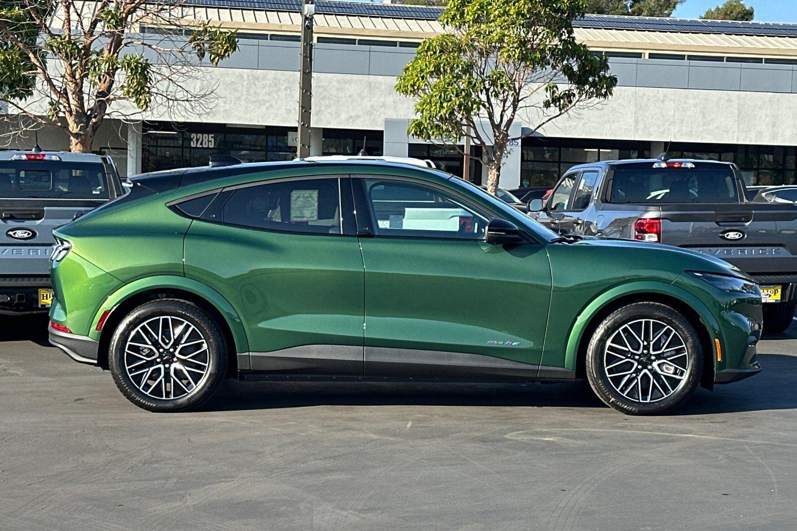 2025 Ford Mustang Mach-E Premium Image 4 of 27