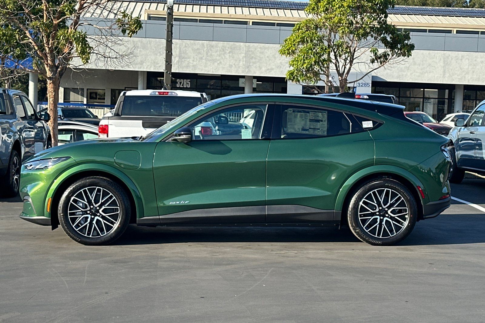 2025 Ford Mustang Mach-E Premium Image 7 of 27