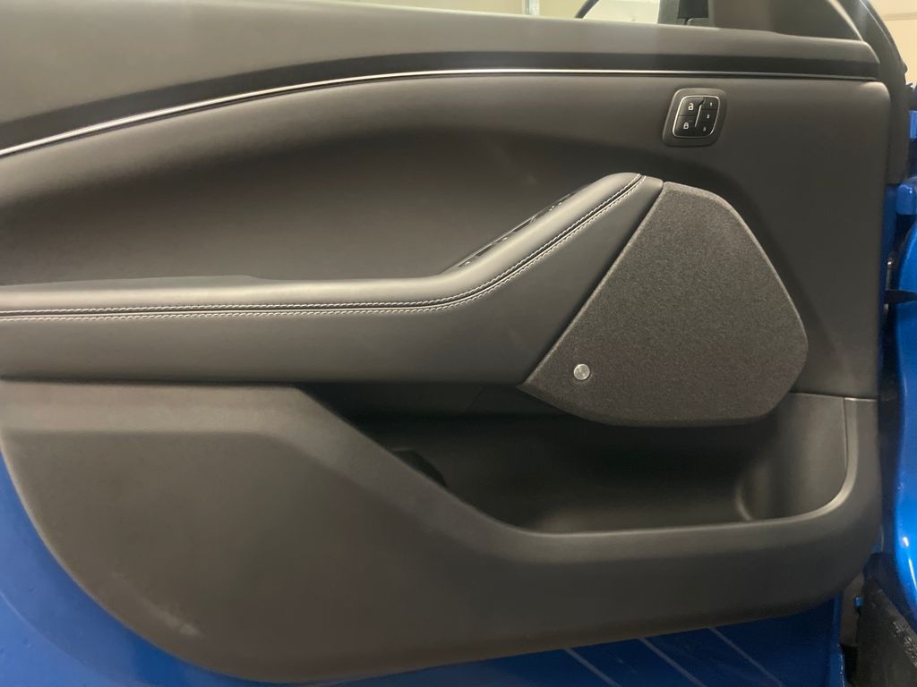 2025 Ford Mustang Mach-E Premium Image 20 of 24