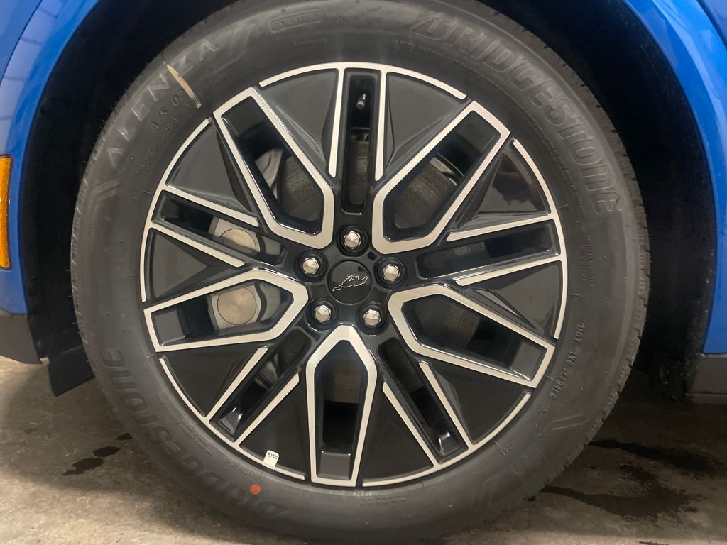 2025 Ford Mustang Mach-E Premium Image 7 of 24