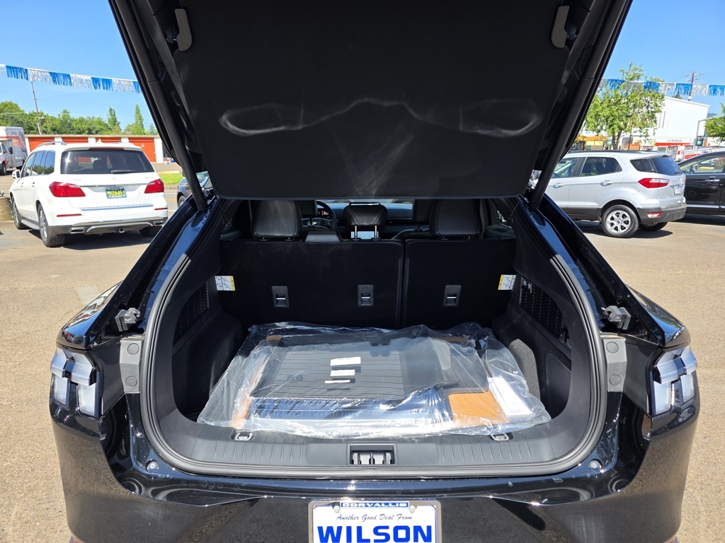Vehicle image 28 of 33