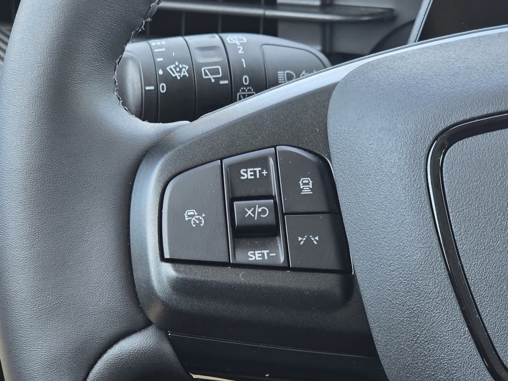 Vehicle image 25 of 33