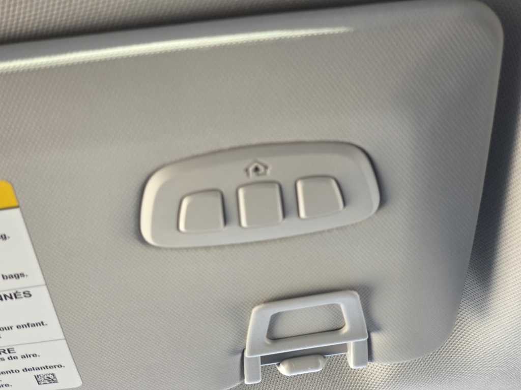 Vehicle image 27 of 33