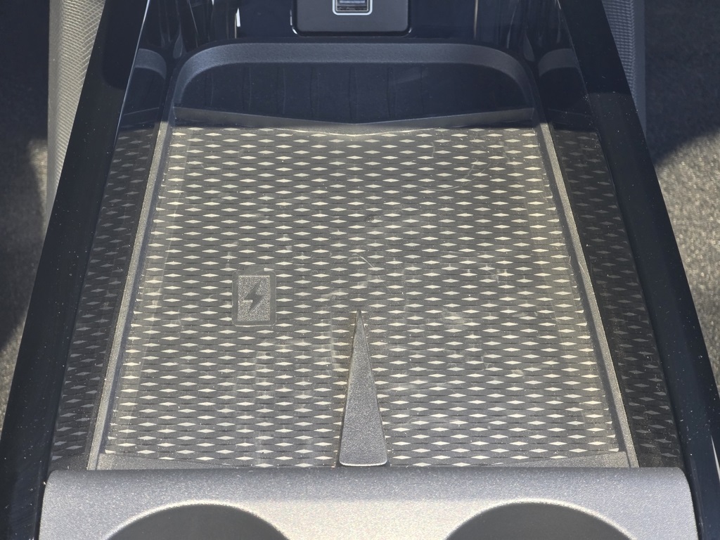 Vehicle image 21 of 33