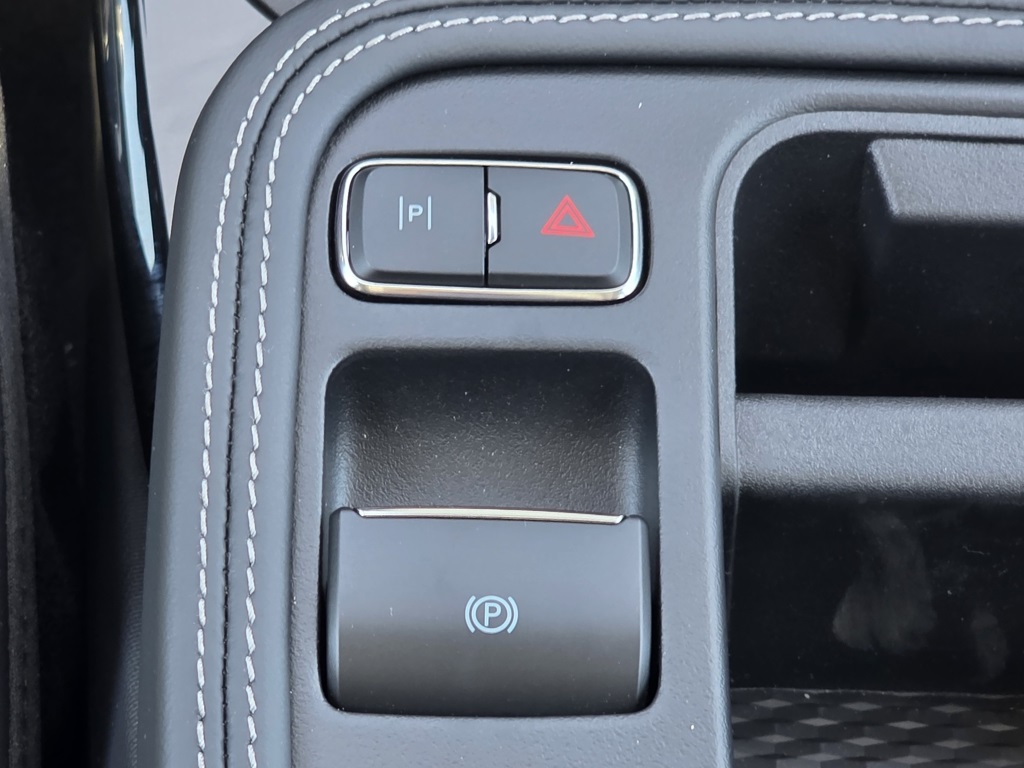 Vehicle image 22 of 33