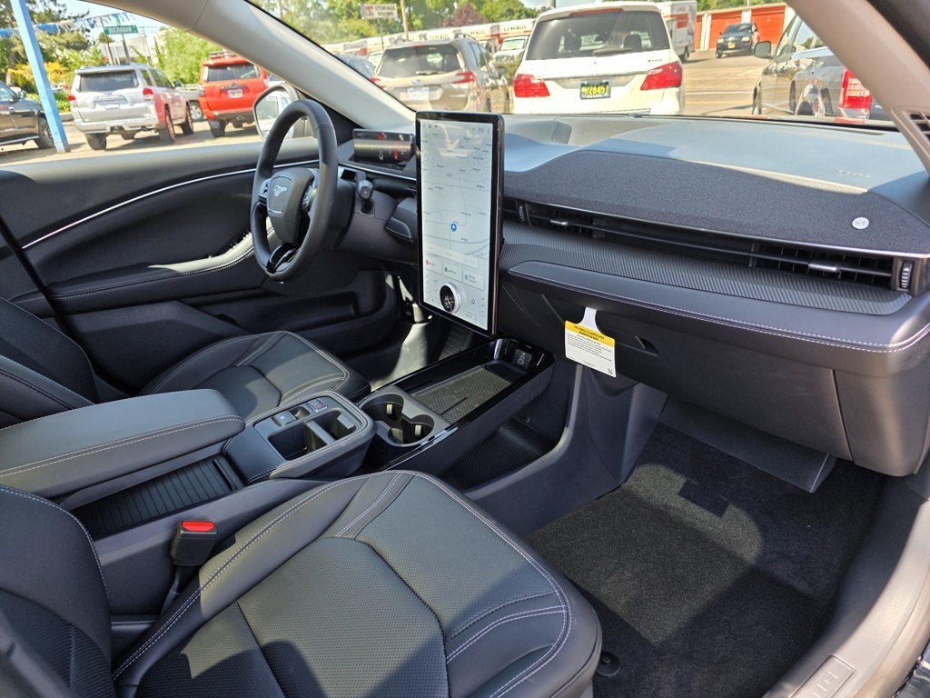 Vehicle image 31 of 33