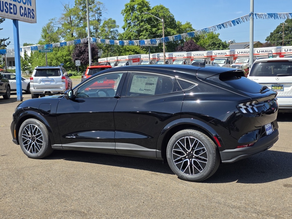 Vehicle image 10 of 33