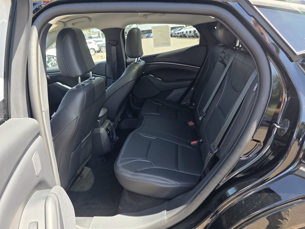 Vehicle image 15 of 33