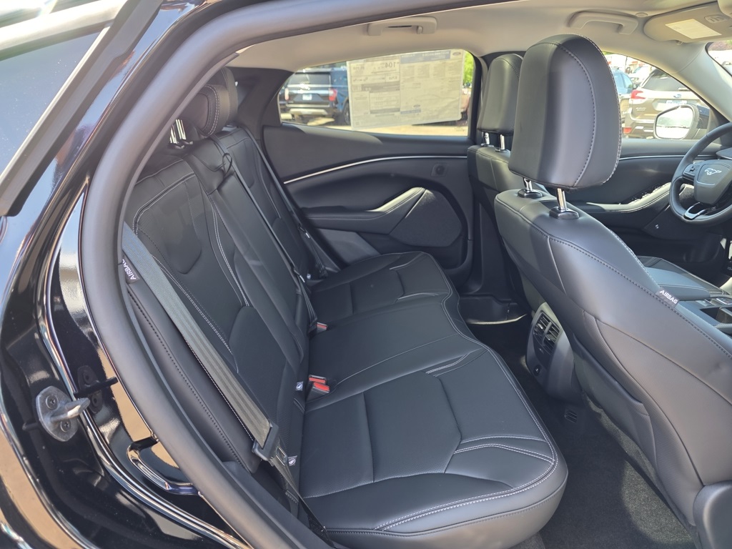 Vehicle image 29 of 33