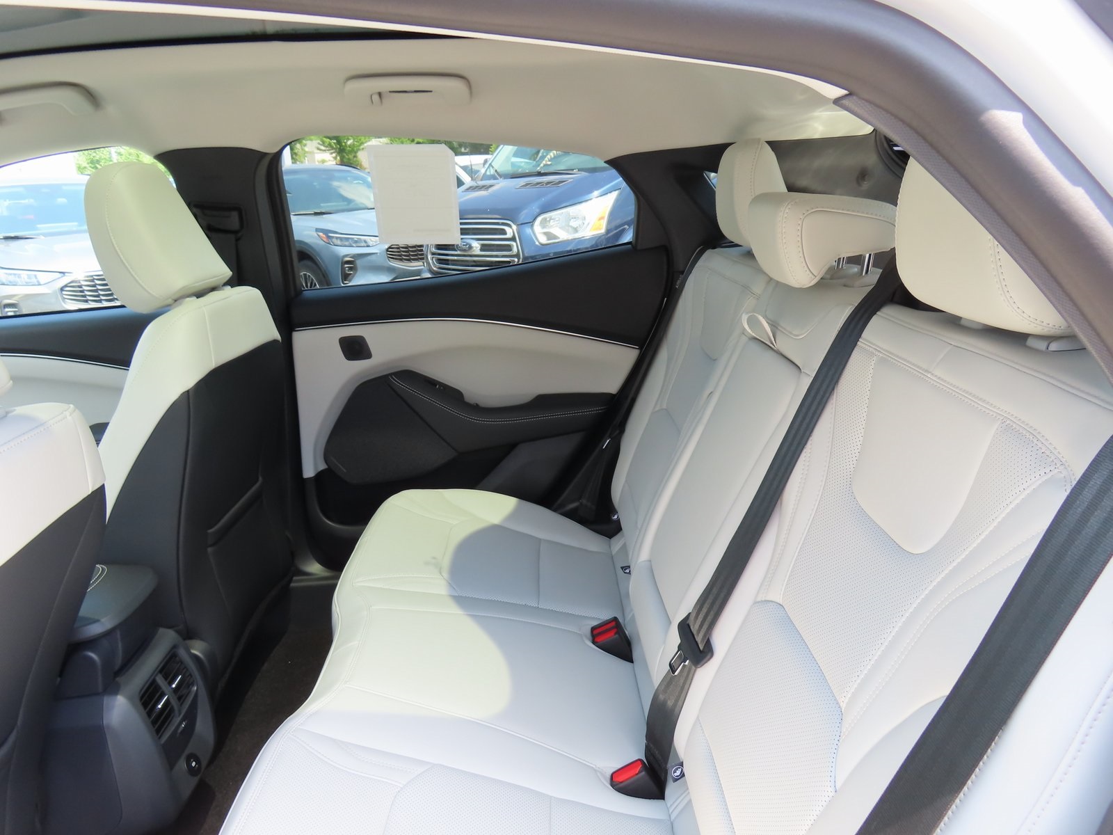 Vehicle image 21 of 41