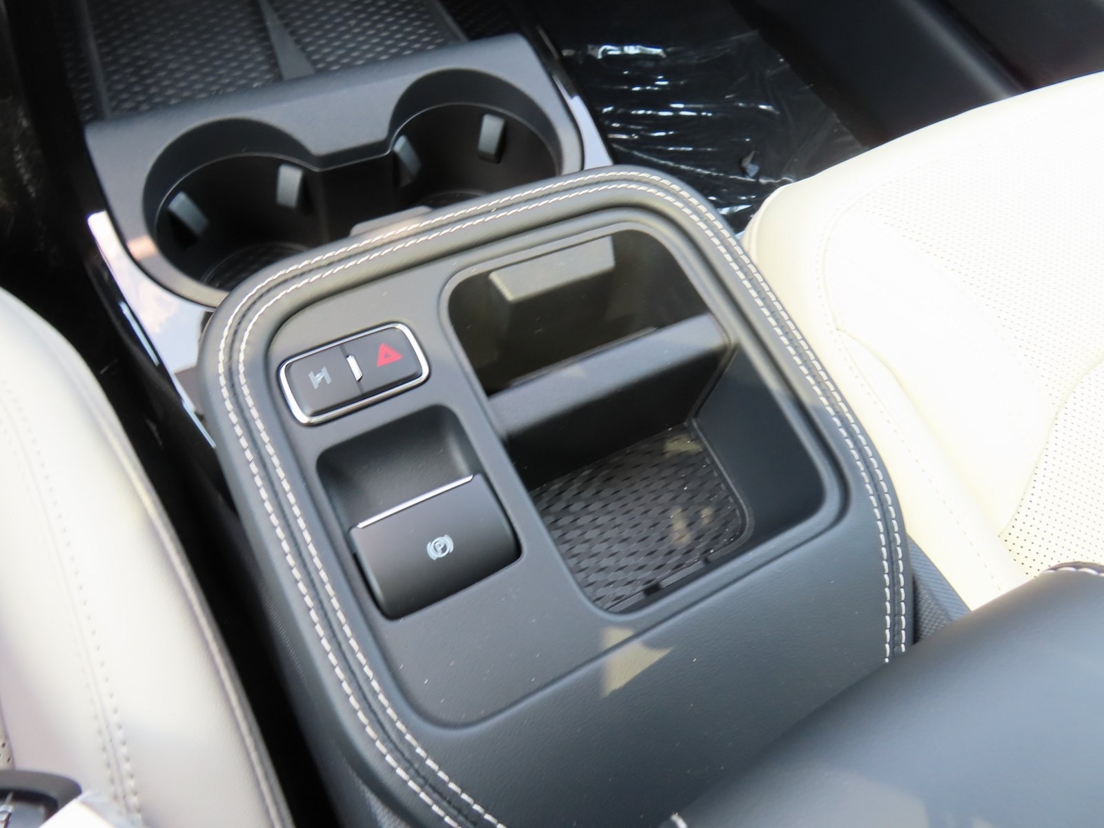 Vehicle image 33 of 41