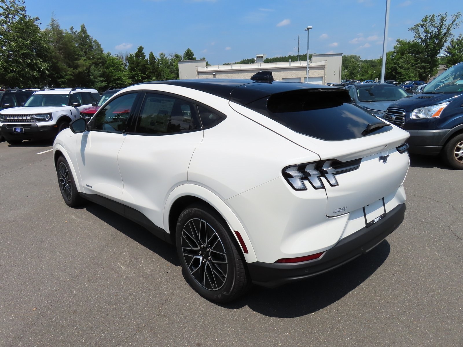 Vehicle image 13 of 41
