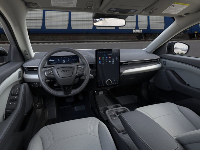 Vehicle image 23 of 41