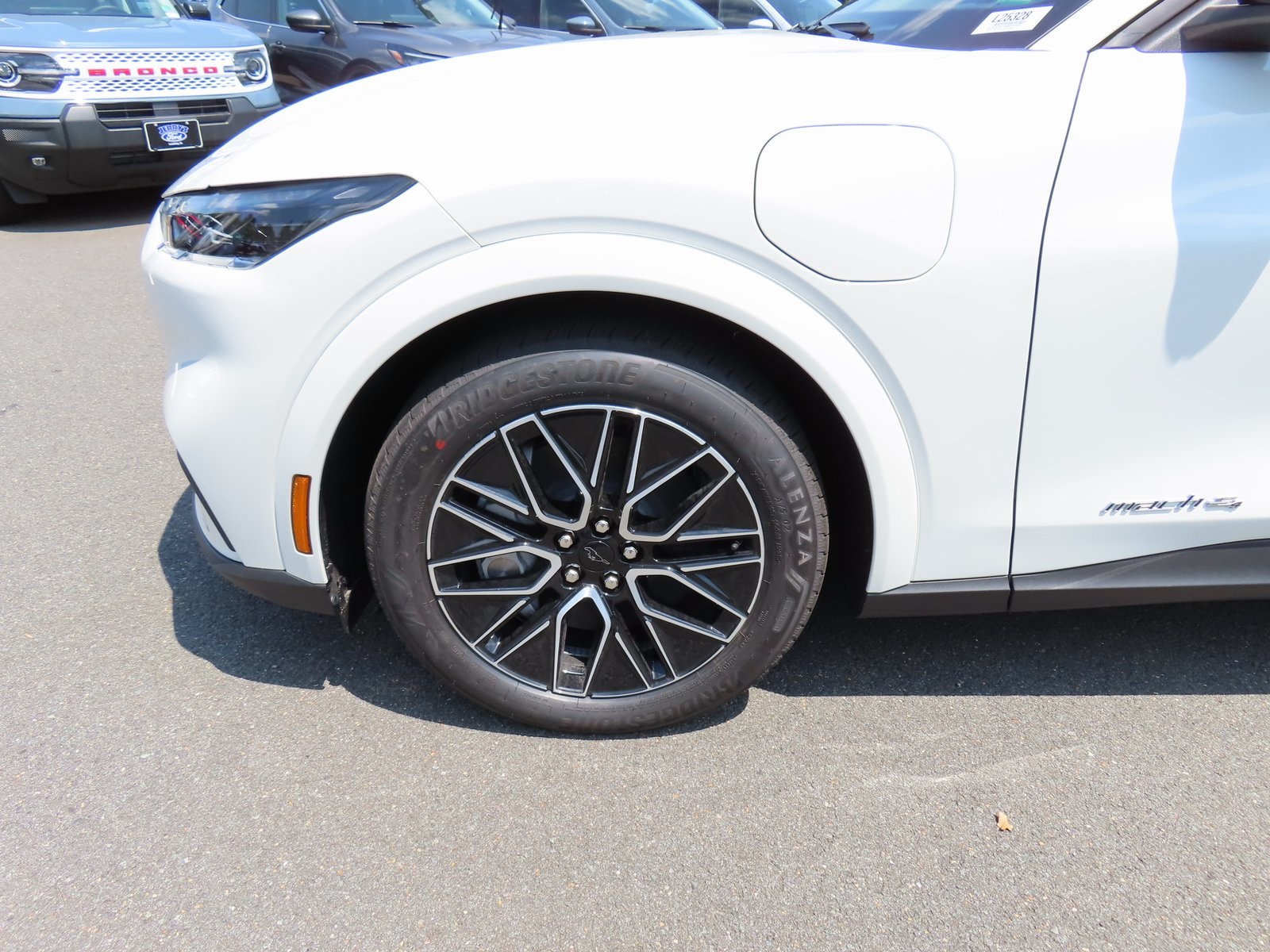 Vehicle image 16 of 41