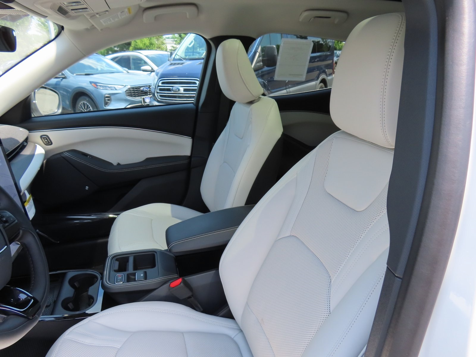 Vehicle image 22 of 41