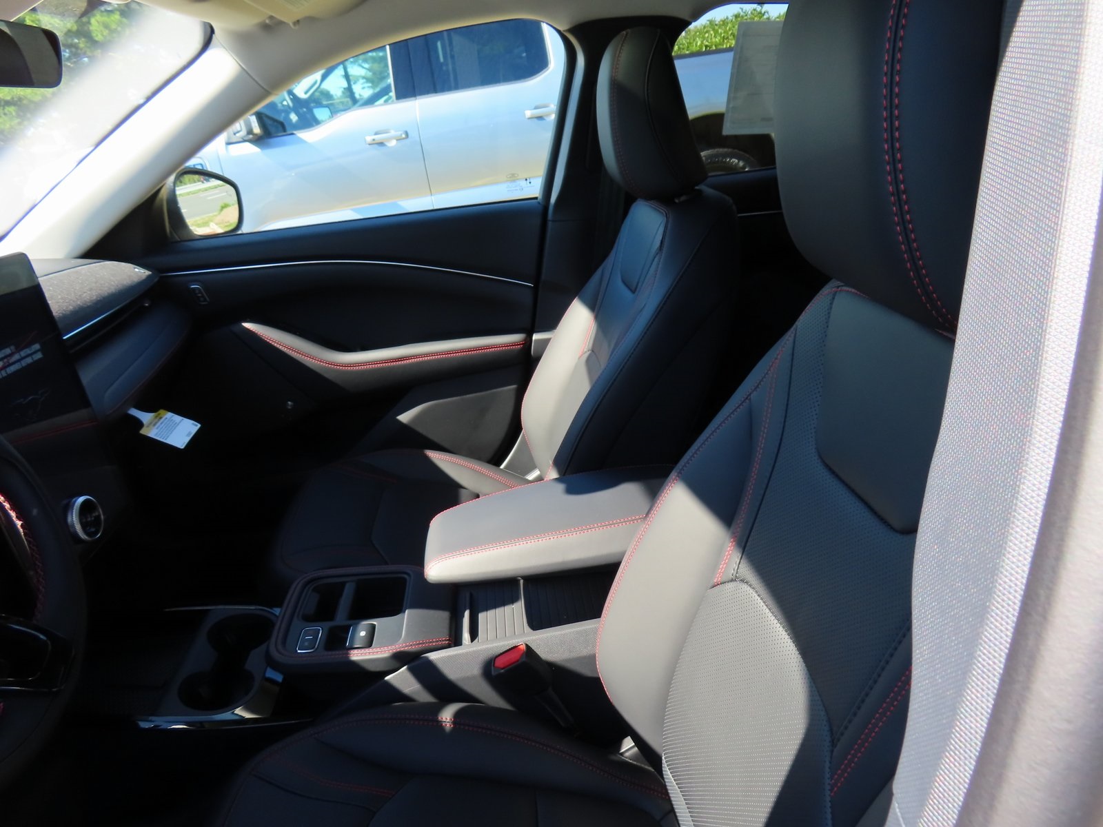 2025 Ford Mustang Mach-E Premium Image 15 of 27