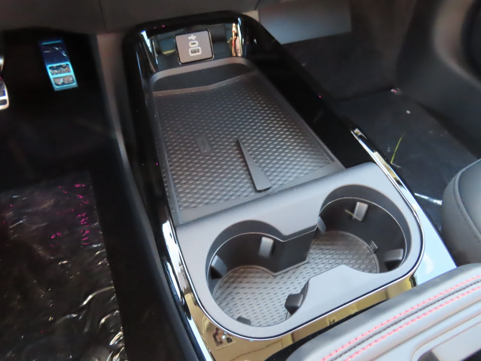 2025 Ford Mustang Mach-E Premium Image 24 of 27