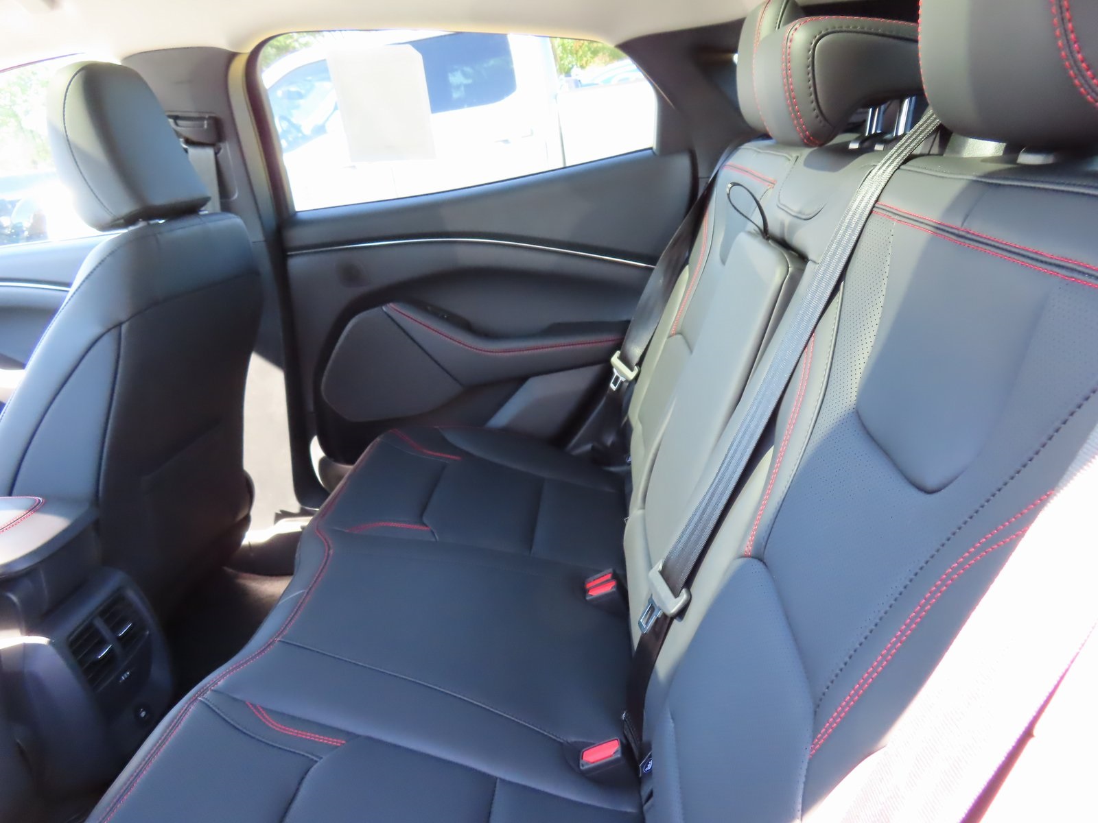 2025 Ford Mustang Mach-E Premium Image 14 of 27