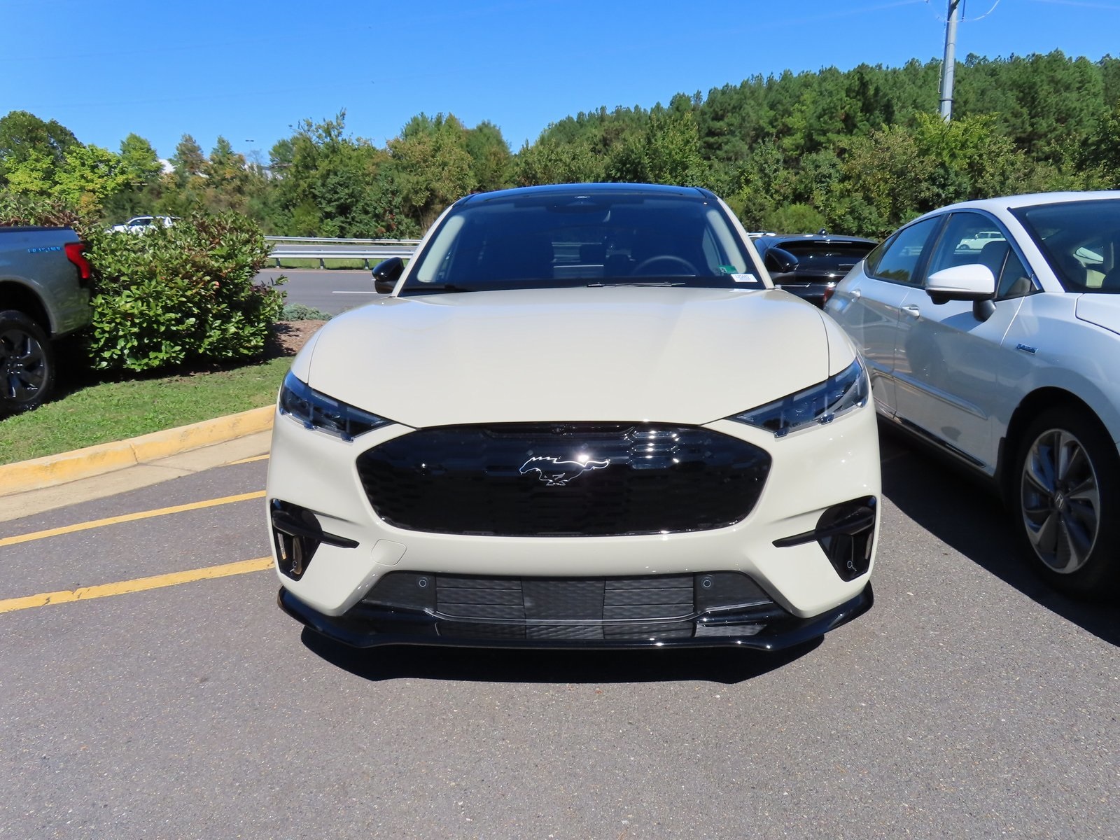 2025 Ford Mustang Mach-E Premium Image 3 of 27