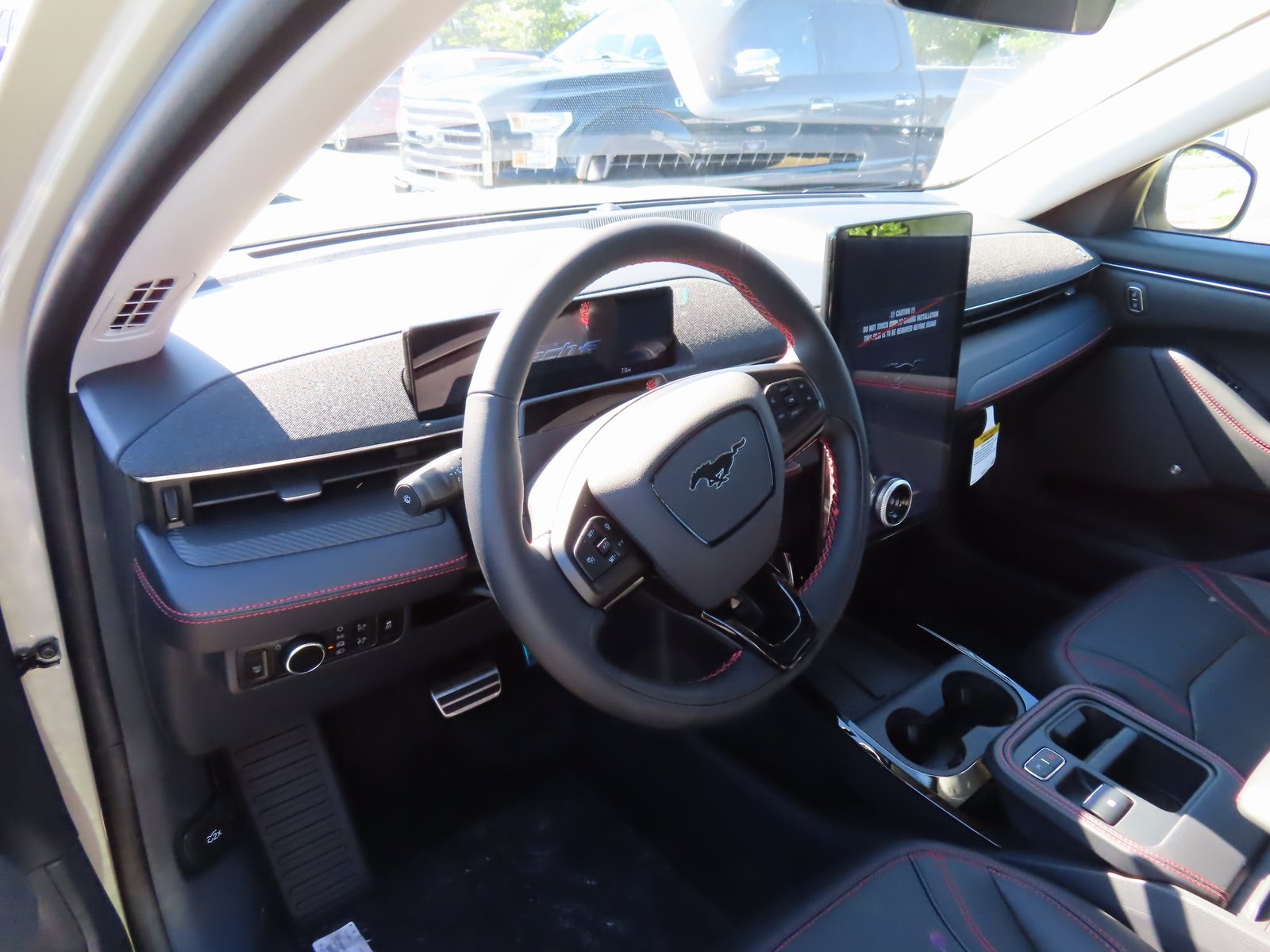 2025 Ford Mustang Mach-E Premium Image 18 of 27