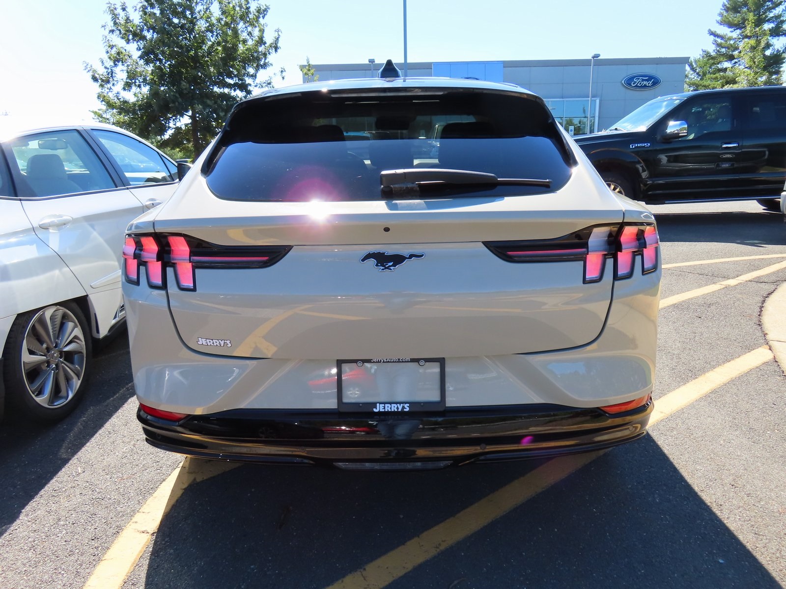 2025 Ford Mustang Mach-E Premium Image 9 of 27