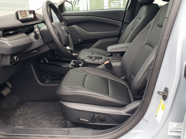 2025 Ford Mustang Mach-E Premium Image 13 of 34