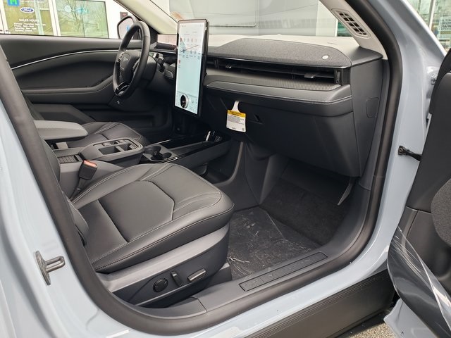 2025 Ford Mustang Mach-E Premium Image 29 of 34