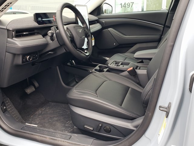 2025 Ford Mustang Mach-E Premium Image 31 of 34