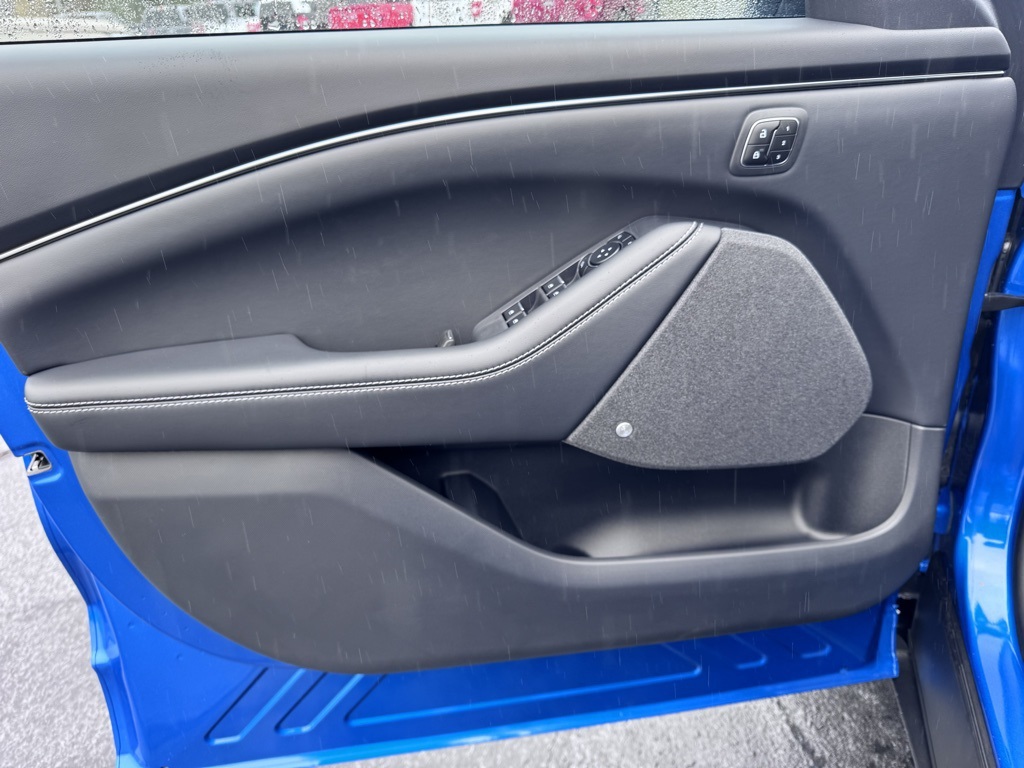 2025 Ford Mustang Mach-E Premium Image 27 of 47