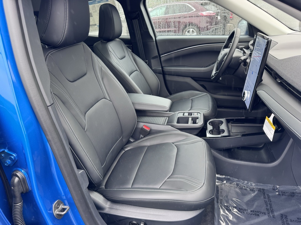 2025 Ford Mustang Mach-E Premium Image 16 of 47